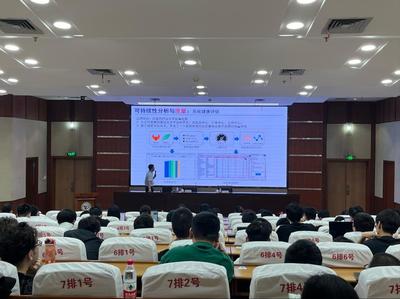浙江大學(xué)鄧水光教授、南京大學(xué)陳振宇教授應(yīng)邀來(lái)學(xué)院做專(zhuān)題學(xué)術(shù)報(bào)告，共話(huà)南京軟件開(kāi)發(fā)新趨勢(shì)